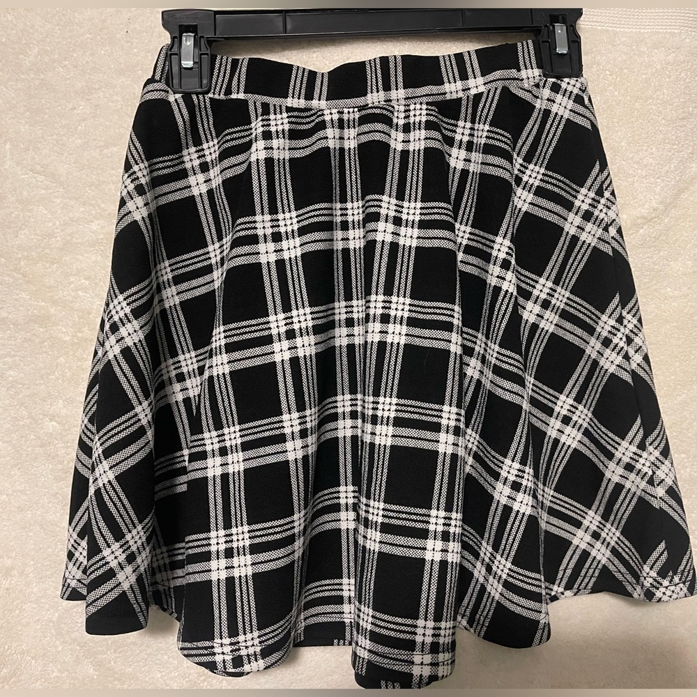 SHEIN Black and White Pleated Mini Skater Skirt
